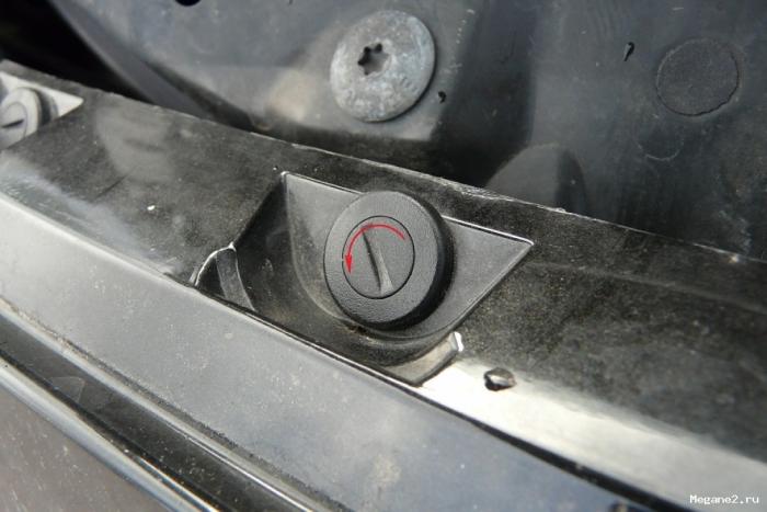 Снятие переднего бампера на Renault Scenic-2