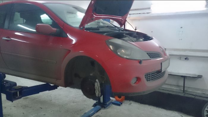 Замена гофры выхлопной системы на Clio 3 RS