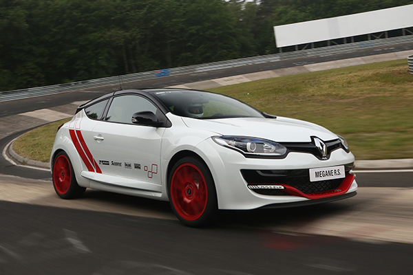 Renault Megane RS 275 Trophy-R поставил "рекорд" на трассе F1